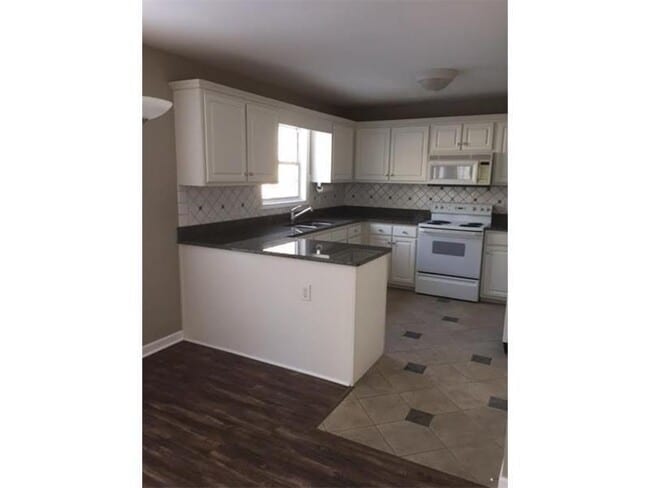 Building Photo - 1801 Hazy Glen Ct NW