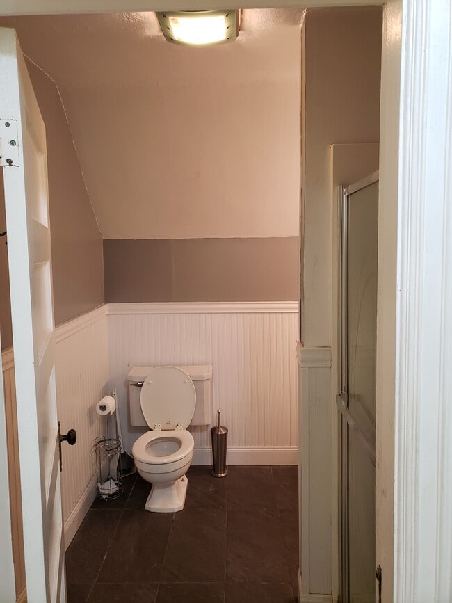 Building Photo - 221 Doyle Ave