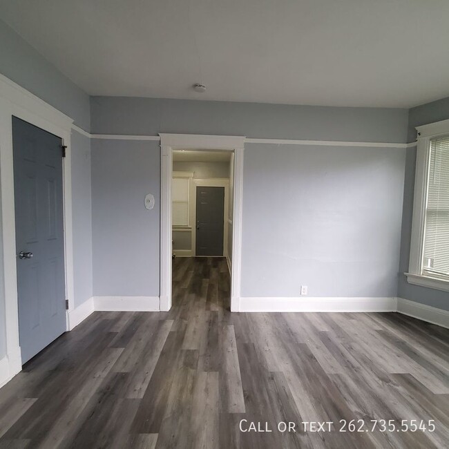 Building Photo - Charming 1 Bed 1 Bath Apartment in Prime L...