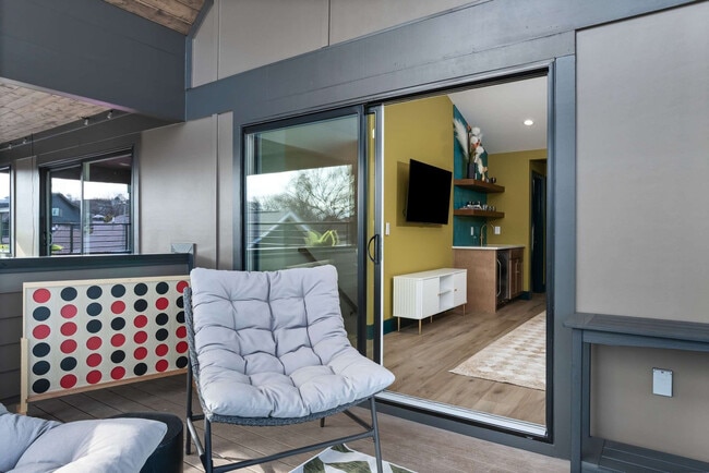 Building Photo - 1315 16th Ave S