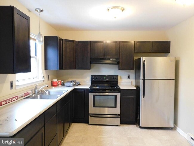 Building Photo - 104 Waterford Ln