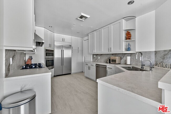 Building Photo - 10727 Wilshire Blvd