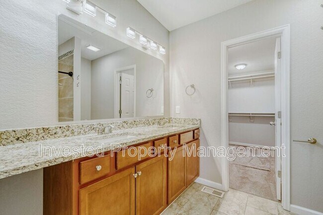 Building Photo - 6820 Niagara St