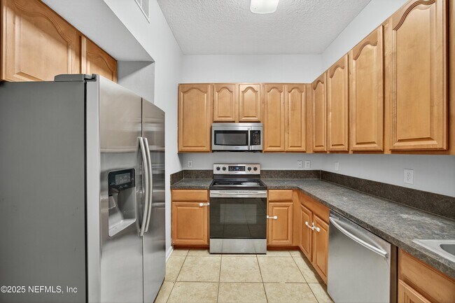 Building Photo - 7047 Deer Lodge Cir