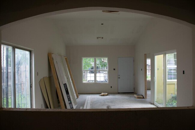 Building Photo - 10356 Chelmsford Dr