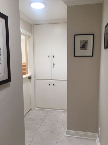 Building Photo - 498 Pierpont Dr