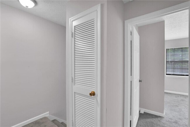 Building Photo - 3033 Parkside Ct