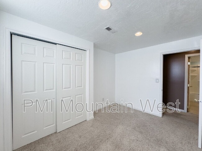 Building Photo - 2419 1850 N St