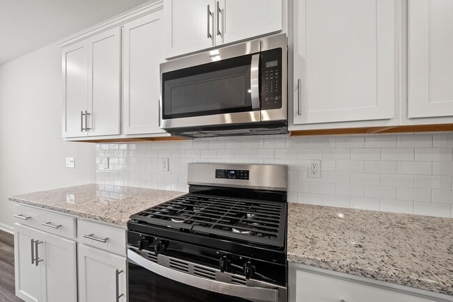 Building Photo - Convenient New Construction Townhome in Durham - Easy commute to RTP, Brier Creek, Airport