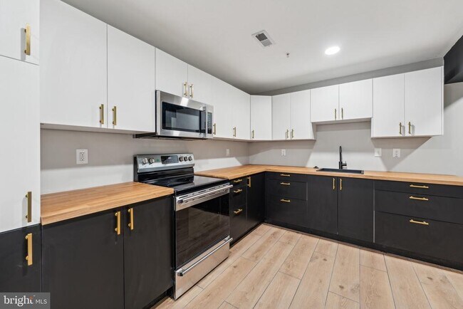 Building Photo - 7006 Friendship Rd