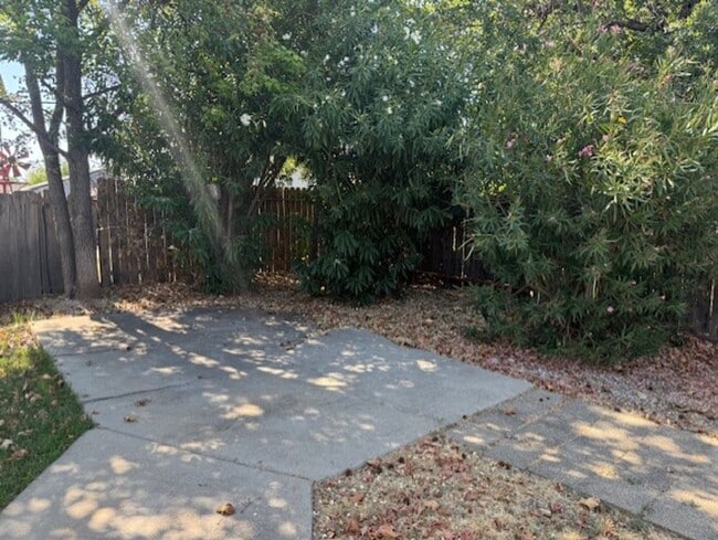 Building Photo - 3 Bedroom Home In Quail Ridge