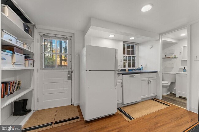 Building Photo - 5302 Baltimore Ave