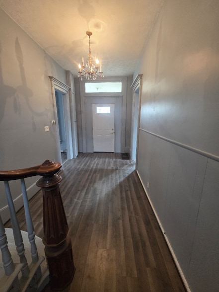 Building Photo - 332 De Soto St