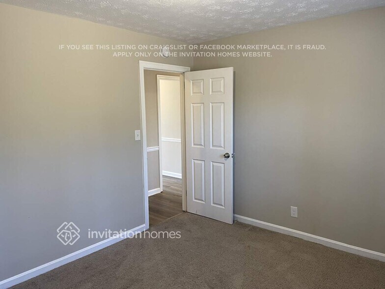 Building Photo - 921 Walnut Cir SW