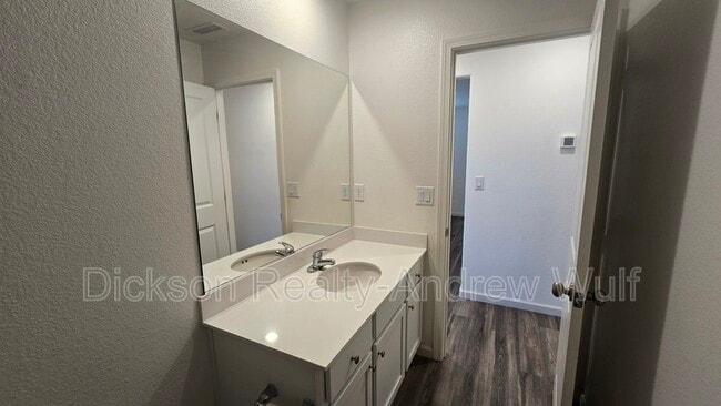 Building Photo - 677 McGill Dr