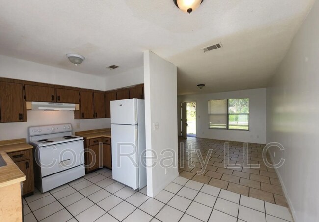 Building Photo - 227 SE Colburn Ave