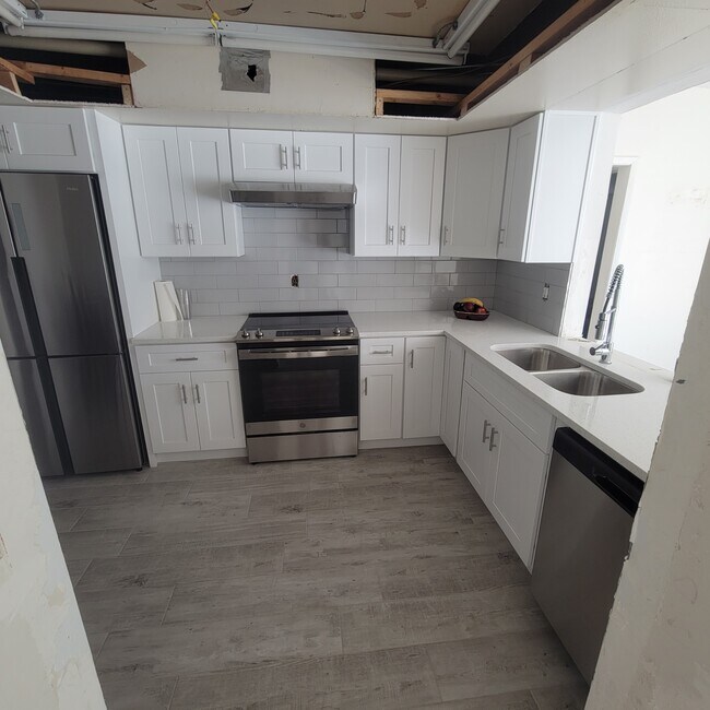 Building Photo - 5000 Ocean Beach Blvd