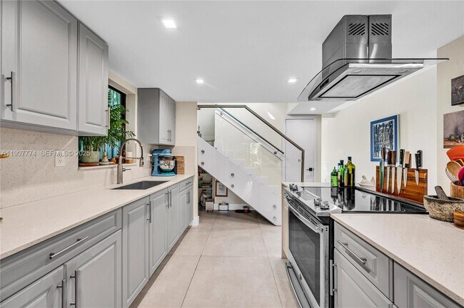 Building Photo - 2965 SW 25th Ter