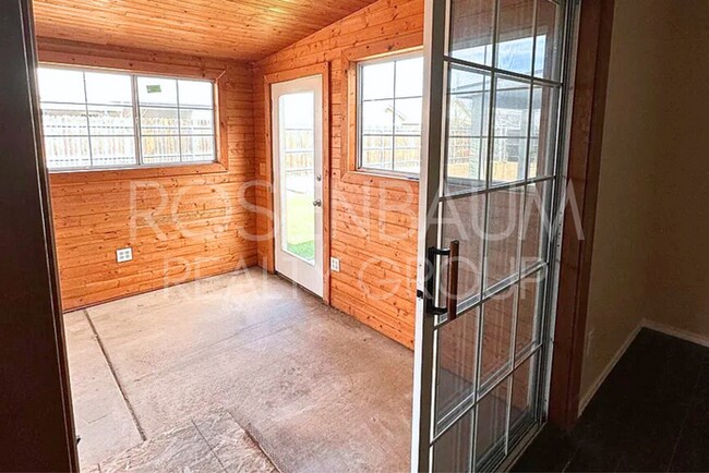 Building Photo - 8886 E Volcano Dr