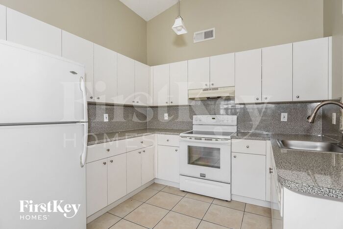 Building Photo - 8666 SW 14th St