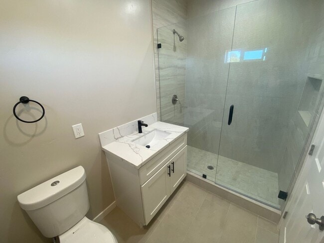 Building Photo - NEW 4BD/2BA on Montezuma!
