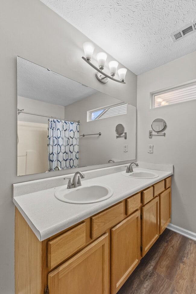 Building Photo - 778 Kingston Cir