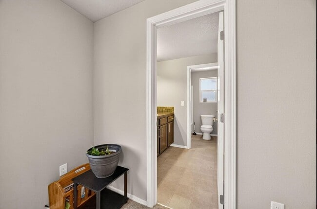 Building Photo - 3 Bedroom, 2.5 Bathroom Medford Home