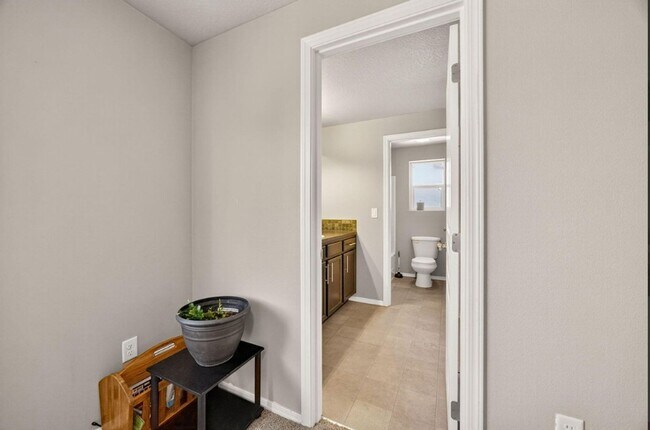 Building Photo - MOVE IN SPECIAL - $500 OFF 1st Month's REN...