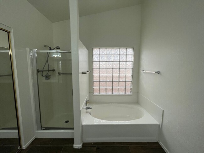 Building Photo - 4 Weeks of Free Rent! - Three bedroom Sing...