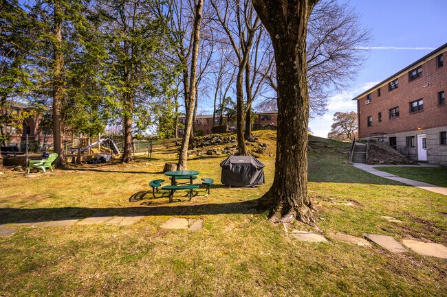 Building Photo - 154 Martling Ave