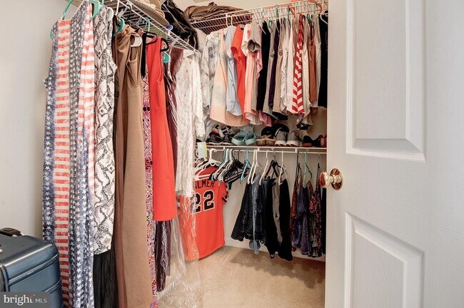 Building Photo - 43395 Briar Creek Terrace