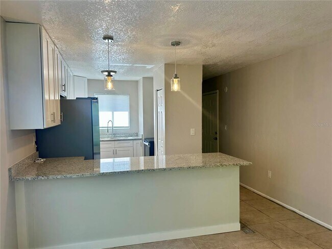 Building Photo - 2522 S Oak Ave