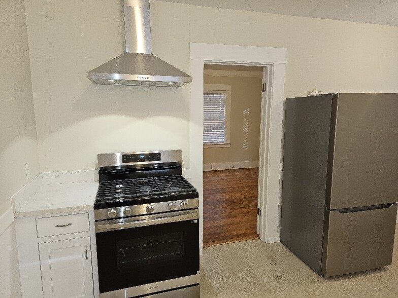 Building Photo - 412 Lincoln St