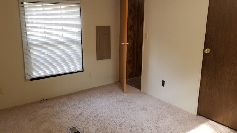 Building Photo - 109 Birdie Dr