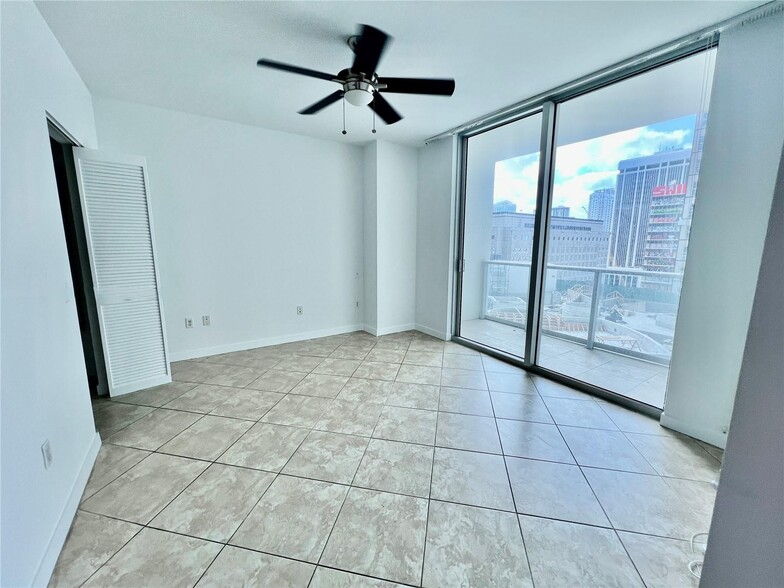 Building Photo - 300 S Biscayne Blvd