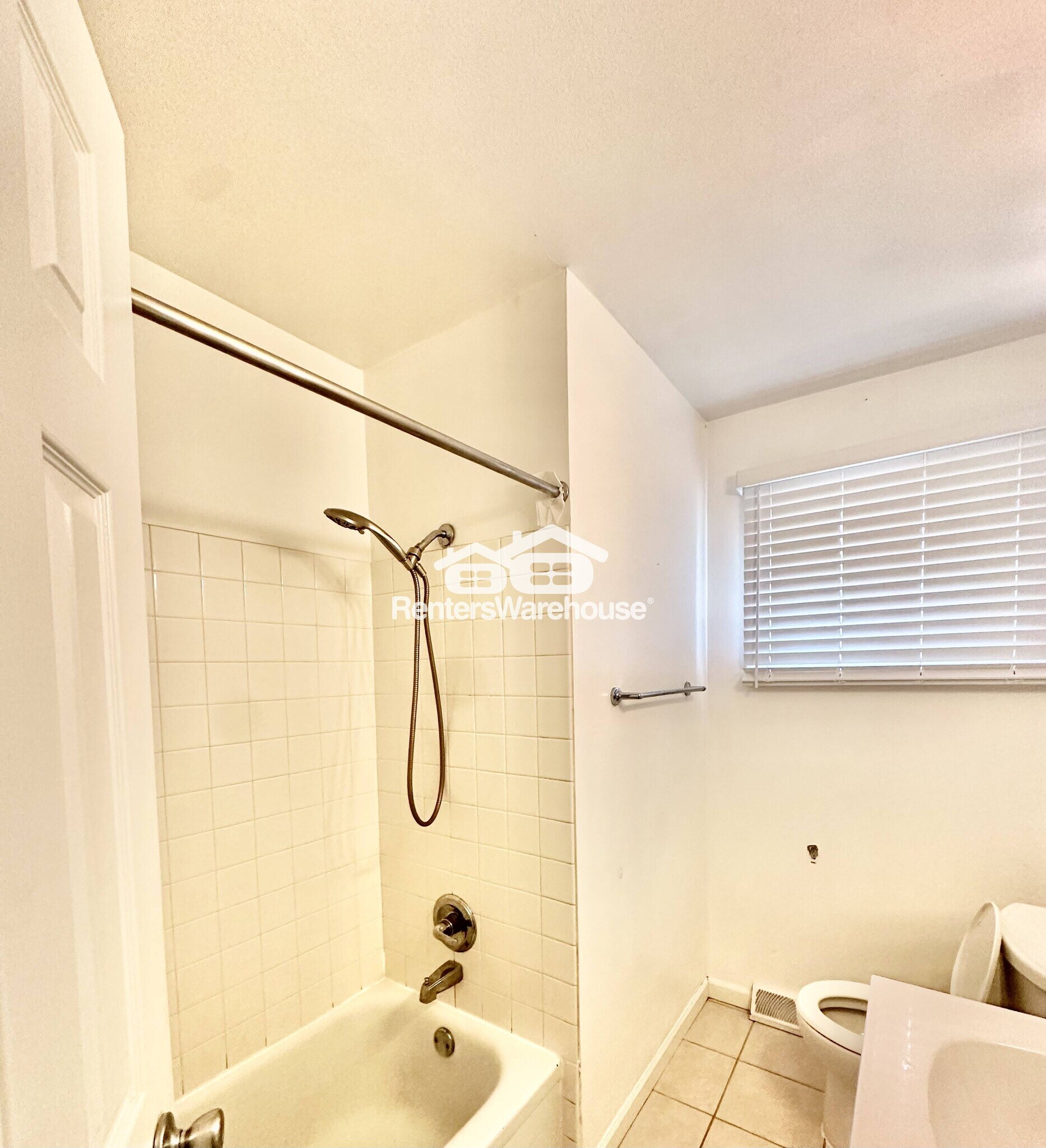 Building Photo - 4120 SE 15th Ct