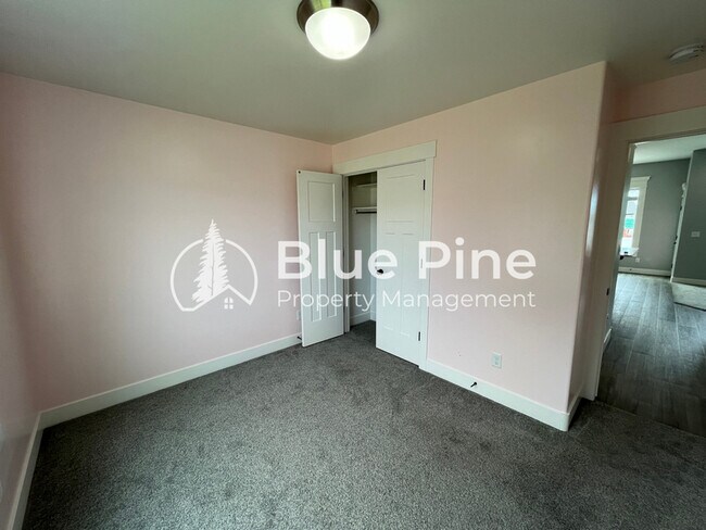 Building Photo - 3237 Harlow Dr