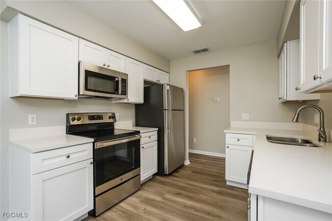 Building Photo - 9131 Buttercup Ct