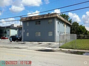 Building Photo - 5831 SW 36th Ct