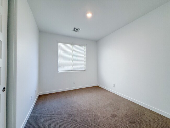 Building Photo - 3811 S 64th Dr