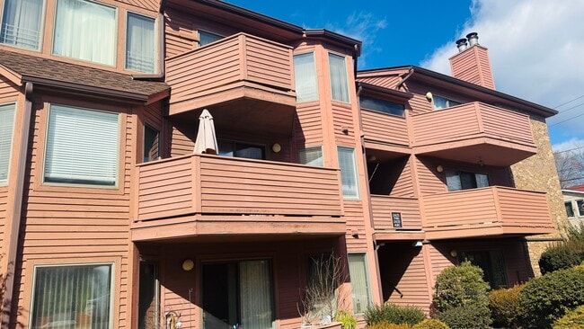 Building Photo - 2427 Washington Ave