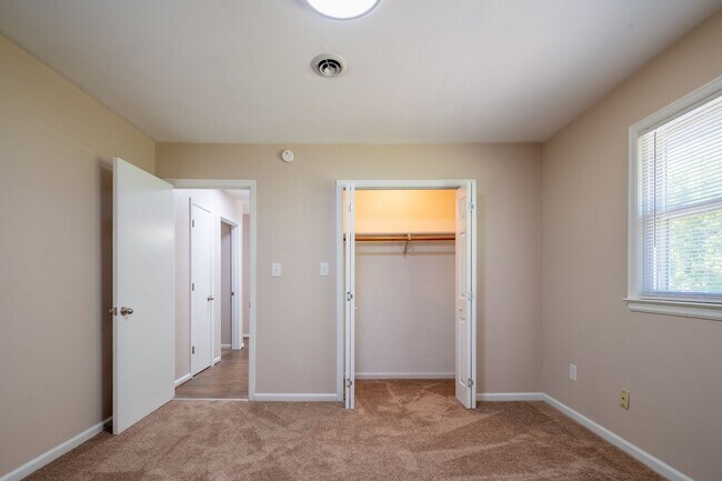 Building Photo - Rutrough Road