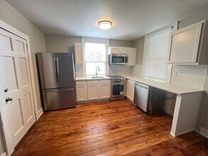 Building Photo - 1 Bedroom 1 Bath Apartment in Wraggsboro - Downtown Charleston