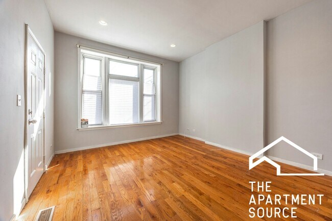 Building Photo - 2416 N Maplewood Ave