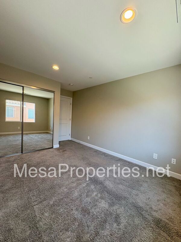 Building Photo - 16408 Valencia Ave