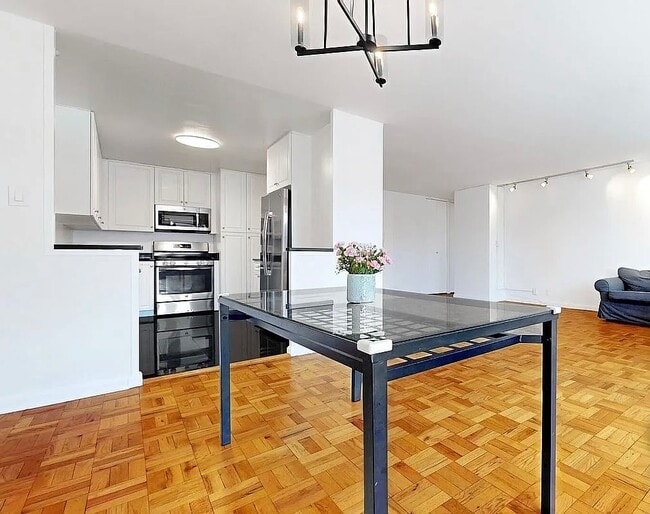 Building Photo - 2500 Johnson Ave