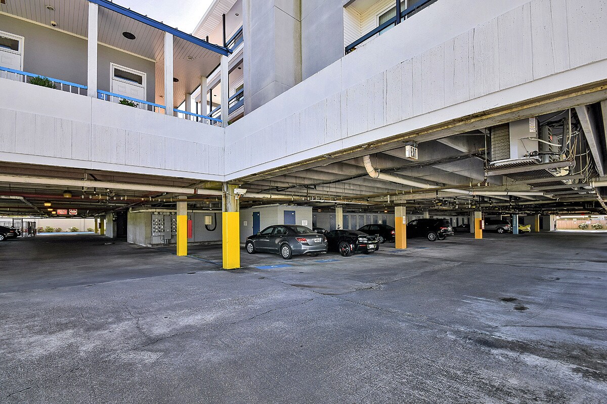 Covered parking with gated entrance - 420 Metairie-Hammond Hwy