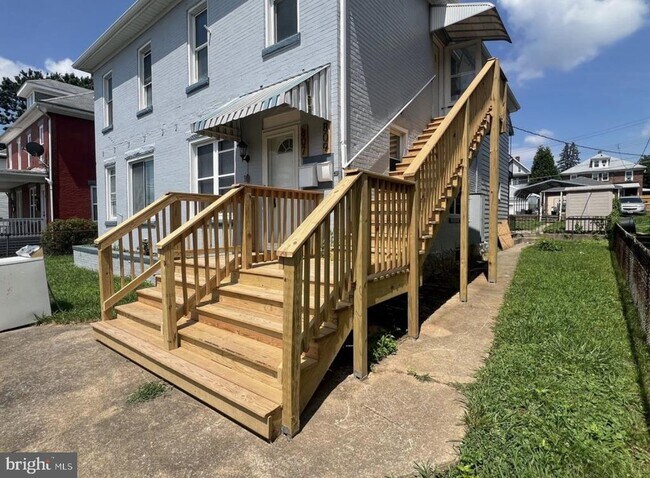 Building Photo - 809 Mulberry Ave