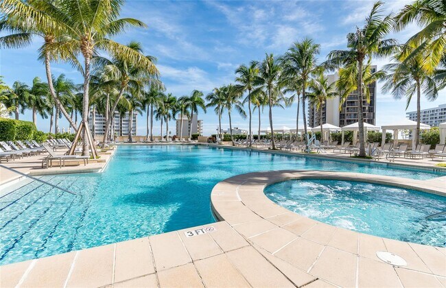 Building Photo - 1425 Brickell Ave
