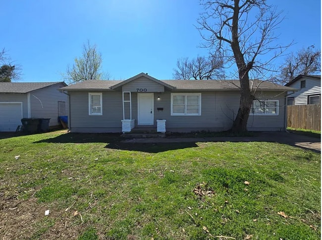 Primary Photo - 700 E Arbor Dr